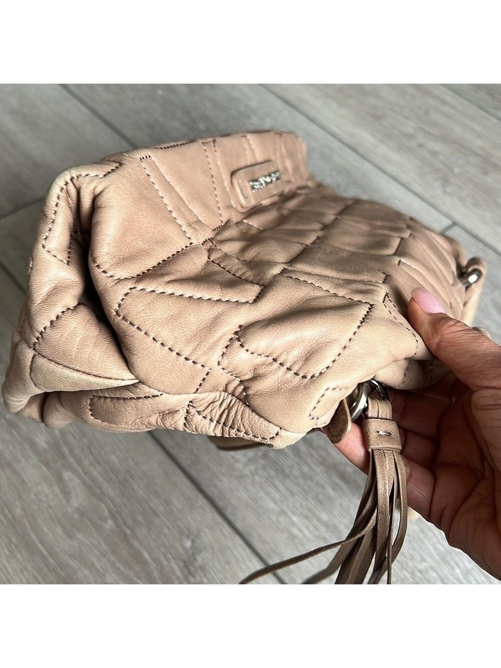 Adolfo Domingo neutral tan leather Quilted tassel barrel shoulder bag - Picture 3 of 14